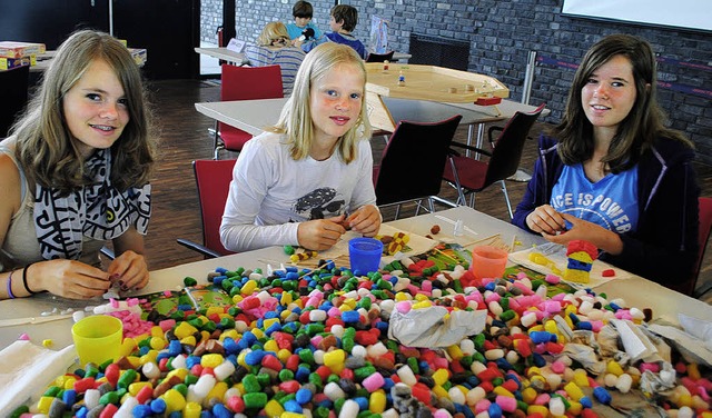 Franziska, Leonie und Simone (von link...Fischer-Tip-Bausteine aus Maisstrke.   | Foto: Ullmann