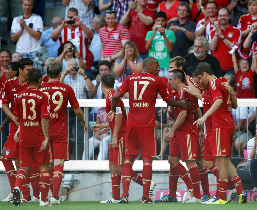 Torjubel beim FC Bayern Mnchen. Franck Ribry trifft noch einmal und erhht zum 3:0.