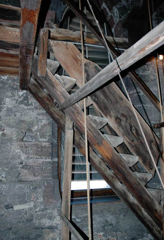 Die Holzstiegen im Glockenturm der Martinskirche haben das Basler Erdbeben von 1356 berstanden.