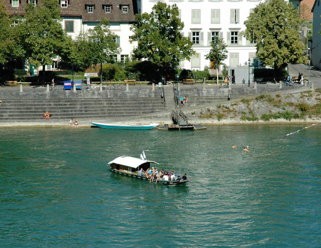 Fahrten mit der historischen Mnsterfhre Basels, die nur vom Wasser des Rheins angetrieben wird, waren am Tag des Denkmals gratis.