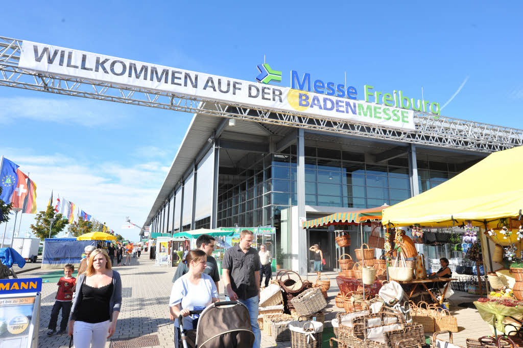 Insgesamt 550 Aussteller prsentieren ihre Produkte und Dienstleistungen auf der Badenmesse, der grten Freiburger Verkaufsschau.