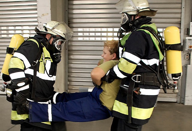 Menschenrettung hatte Prioritt und klappte bei der bung hervorragend.  | Foto: Jrg Schimanski