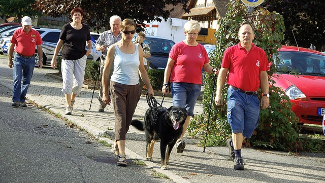 Mit und ohne Hund, mit und ohne Stcke...ng Teams lockte viele auf die Strecke.  | Foto: Pia Grttinger