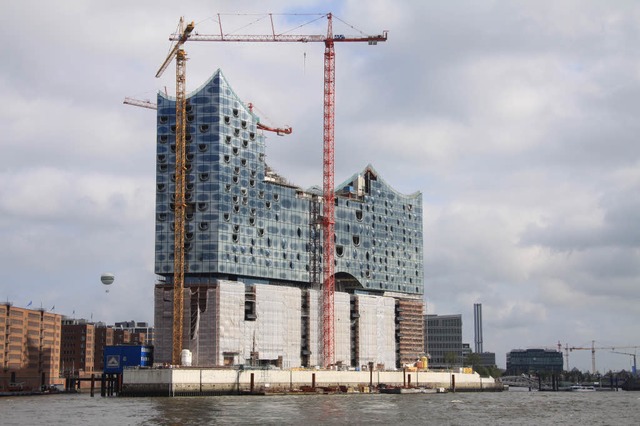 Hamburgs Prestigeobjekt: die Baustelle der Elbphilharmonie   | Foto: dick