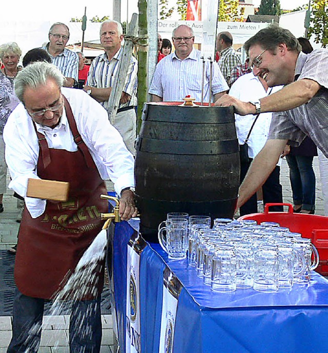 Ortsvotshere Gabrysch traf zielgenau, ...d das Fest ihren  Lauf nehmen konnten.  | Foto: Dieter Fink