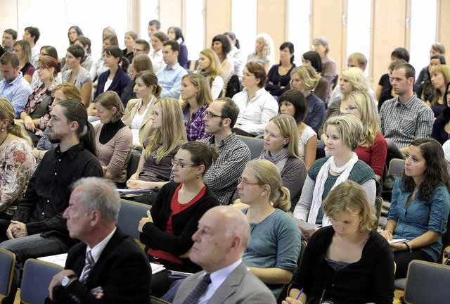 Auf die 100 Lehrerinnen und Lehrer, di...ne schne und anspruchsvolle Aufgabe.   | Foto: Christoph Breithaupt