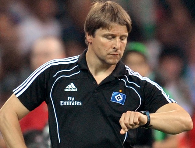 Noch ist seine Zeit als HSV-Trainer nicht um: Michael Oenning  | Foto: dpa