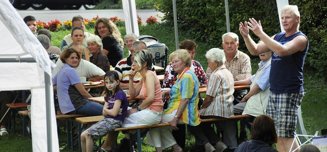 Frank Pieper (rechts) vom OBS begrte zahlreiche Gste zum Prklifest.  | Foto: Dietmar Noeske