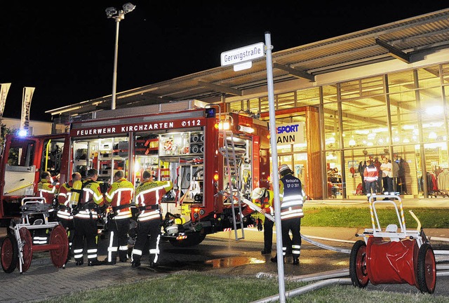 Nchtlicher Einsatz: Weil ein Einbrech...ie Kirchzartener Feuerwehr ausrcken.   | Foto: Seeger