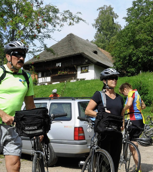 Der Schneiderhof ist regelmig die er...enso gut wie der Fahrradhelm (unten).   | Foto: Robert Bergmann