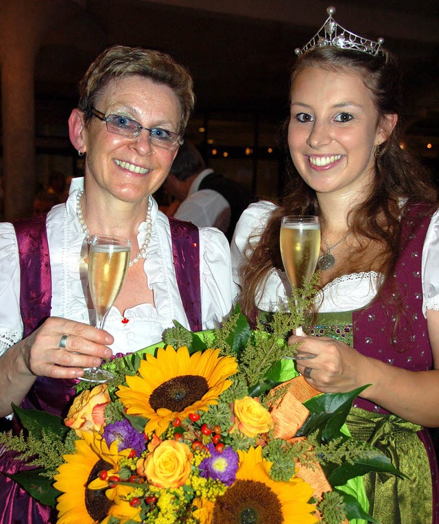 Angelika Lesniak begrt die Markgrfl...sik- und Weinfest der BTT Badenweiler.  | Foto: Sigrid Umiger