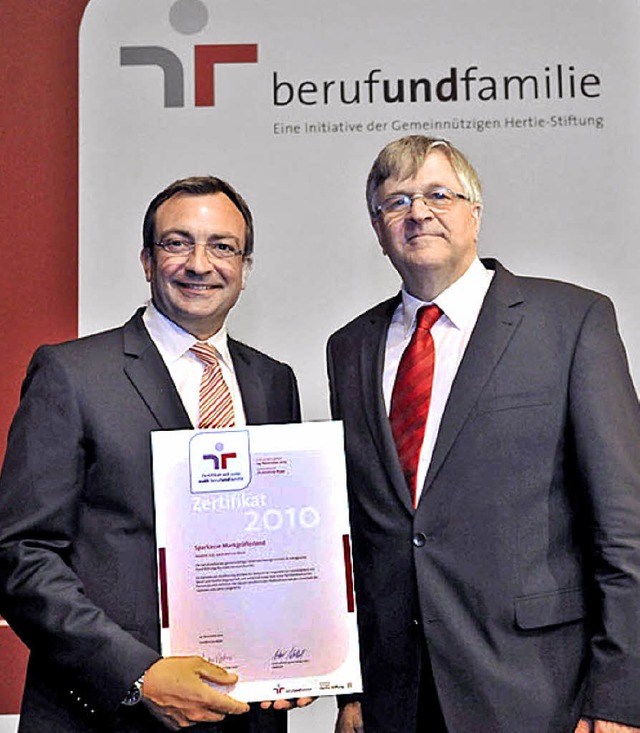 Sparkassendirektor  Ulrich Feuerstein ... familienfreundliche Personalpolitik.   | Foto: Sparkasse