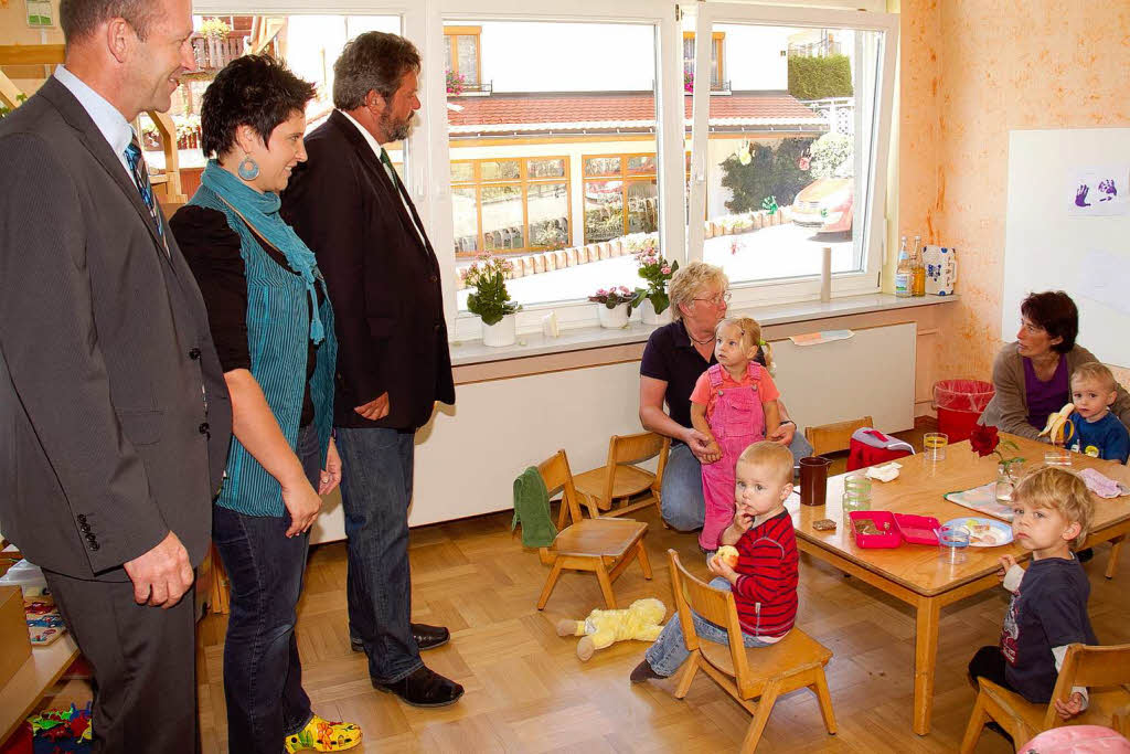 Landtagsabgeordneter Reinhold Pix informiert sich im Kindergarten Grafenhausen ber die neu eingerichtete Gruppe fr Kleinkinder