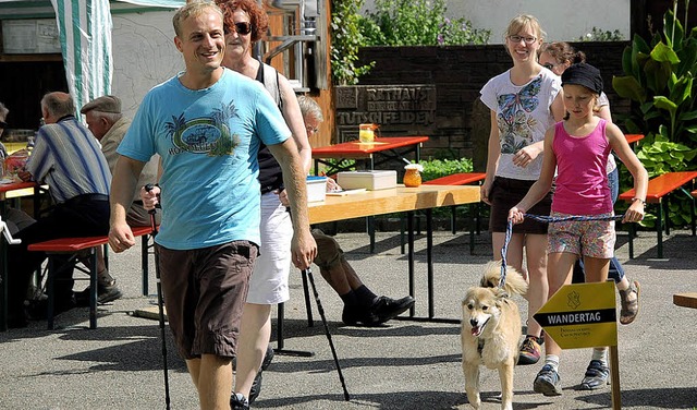 Rund 120 Wanderer starteten beim Tutschfelder Wandertag.   | Foto: Domann