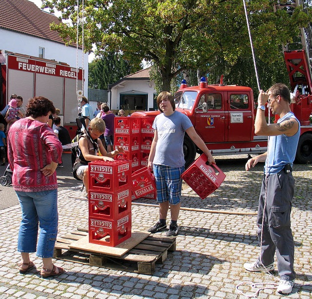 Mit dem Spiel ohne Grenzen, Feuerwehrm...en alljhrlichen Tag der offenen Tr.   | Foto: Helmut Hassler