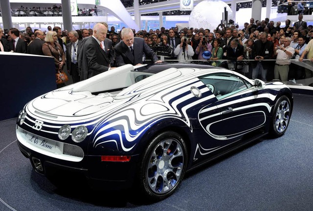 Der Stand von Bugatti auf der IAA  | Foto: dpa