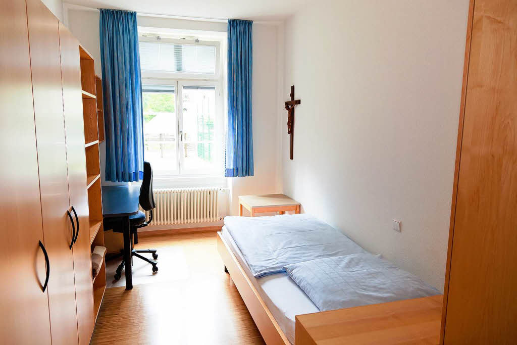 Tisch, Bett, Schrank: Bei seinem Besuch in Freiburg verzichtet Papst Benedikt XVI. auf Luxus. Zweckdienlich...