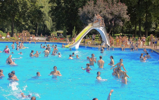 Die Freibadsaison am Kaiserstuhl geht ...m Jahr keine schwerwiegenden Unflle.   | Foto: archiv: Livia Noll