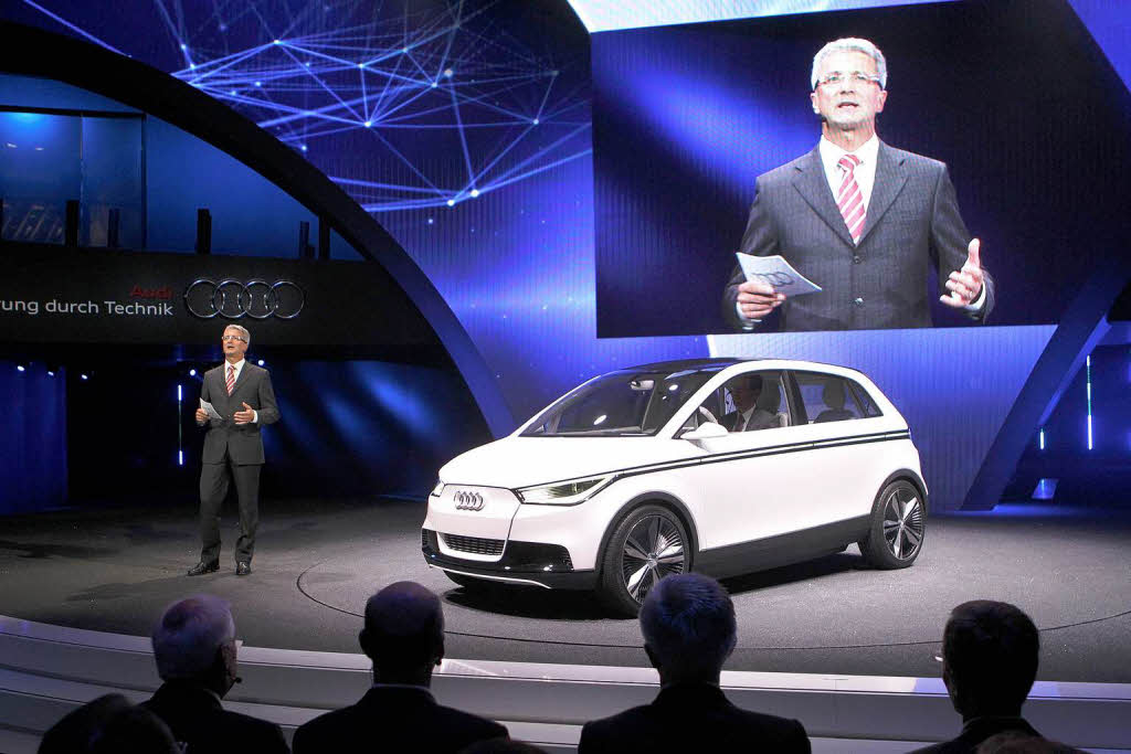 Audi-Vorstandsvorsitzende Rupert Stadler prsentiert den neuen Audi A2 Concept.