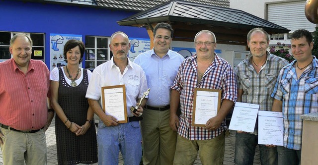 Ehren vom Chef und vom Land: Thomas un...ttner, Thomas Fischer und Marco Roth.   | Foto: dieter fink