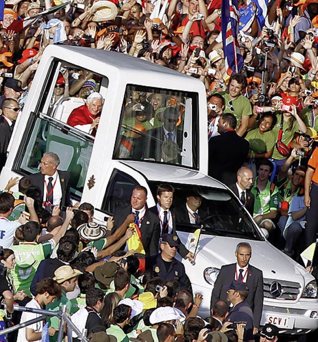 Der Papstbesuch lsst Verkehrsprobleme... andere Veranstaltungen in der Region.  | Foto: Dpa