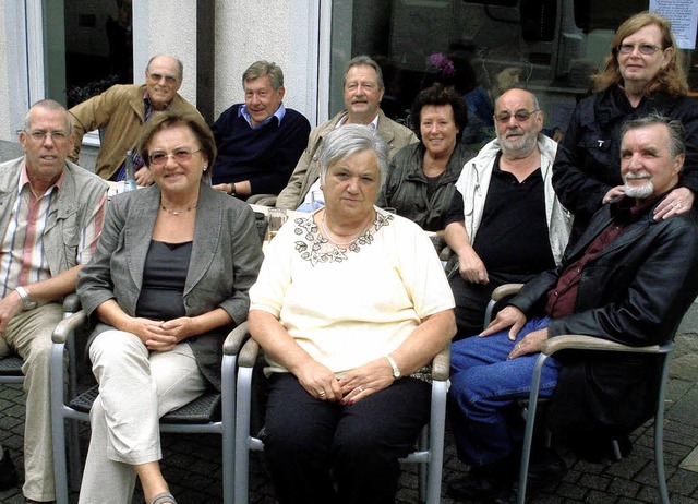 Wiedersehen nach 44 Jahren: Rechts im ... Seider-Wagner und Klausdieter Schmidt  | Foto: Brombacher