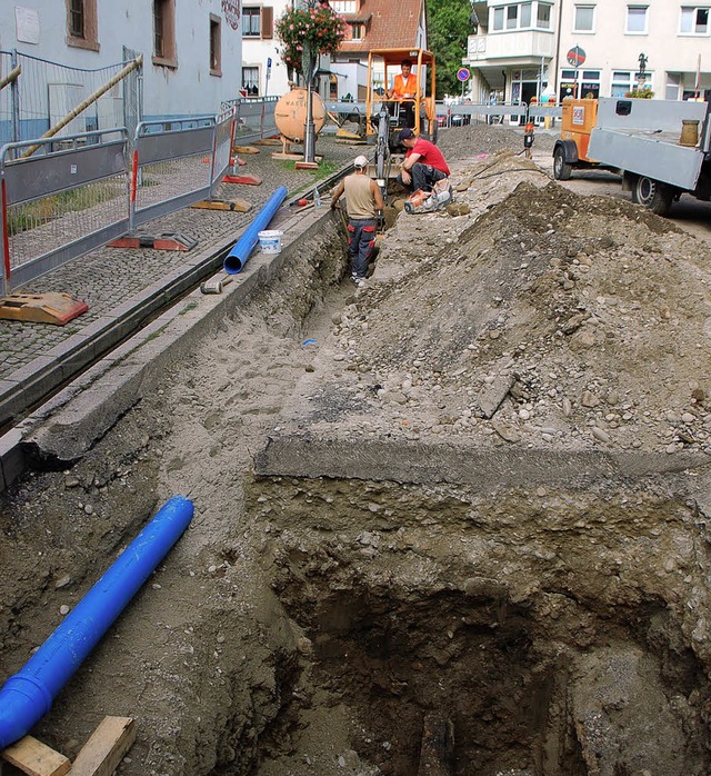 Buddeln und bauen am Brenplatz: Die V...laufen seit Montag auf vollen Touren.   | Foto: Bernd Fackler