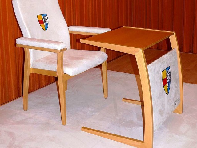 Tisch und Stuhl fr den Papst.  | Foto: Stadt