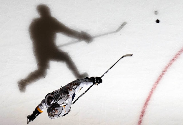 Allen Unkenrufen zum Trotz: Eishockey in Freiburg existiert weiter.  | Foto: AFP