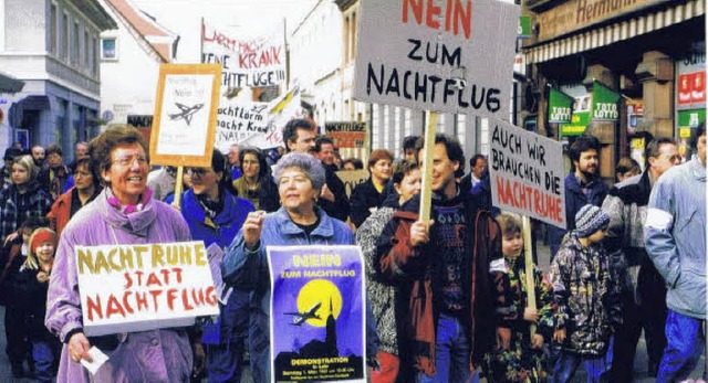 Gegen die Postflge demonstrierten in Lahr 1997 rund 1500 Teilnehmer.   | Foto: PRIVAT