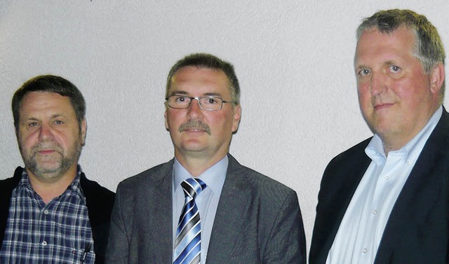 Michael Heid (von links) gratulierte N...ufmnnischen Vorsitzenden Markus Pelz   | Foto: b. zehnle-lehmann