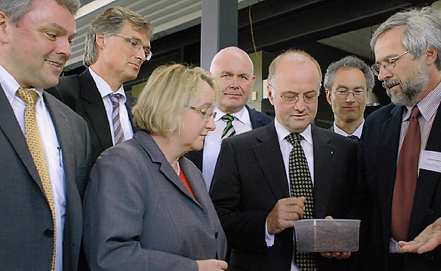 Bei der Vorstellung des Projekts (von ...G und Hochschullehrer Joachim Jochum.   | Foto: siefke