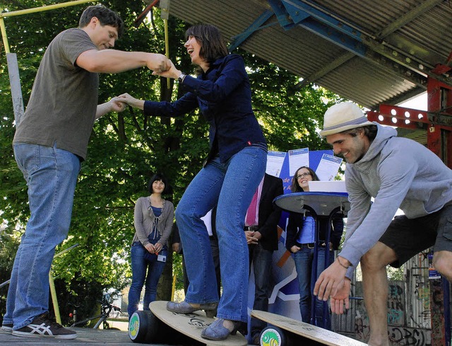 Gleichgewichtssinn und Krperbeherrschung sind beim Indoboard gefragt.   | Foto: Gertrude Siefke