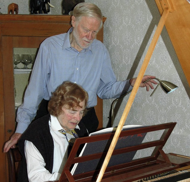 Sind angetan von Musik und alten Taste...seine Frau Charlotte Heath-Marquerre.   | Foto: Heike Lemm