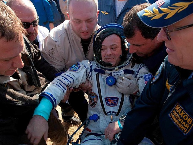 Die Astronauten &#8211; hier Ron Garan &#8211; mussten sich erstmal hinsetzen.   | Foto: dpa