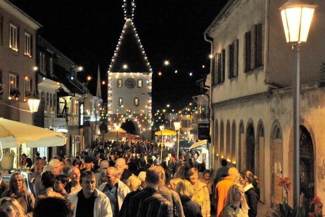 Fotos: Endinger sind trotz Regen zur Lichternacht da