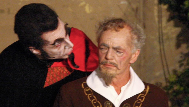 Schwerer Handel: Mephisto (Carsten Dn...inen Lohn von Faust (Andreas Mller).   | Foto: Hans-Jrgen Kugler
