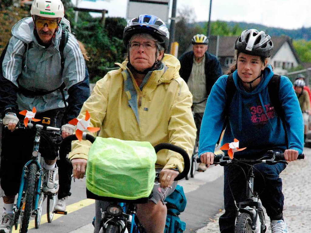 Niemand ließ sich die gute Laune vom Wetter verderben. Fröhliche Radfahrer traf man auf der Strecke und bei den Festen. Niemand ließ sich die gute Laune vom Wetter verderben. Fröhliche Radfahrer traf man auf der Strecke und bei den Festen.