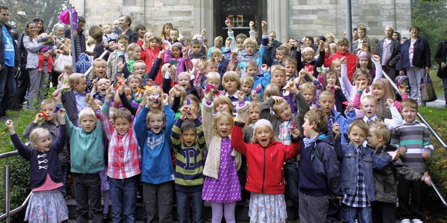 Mit groen Erwartungen sehen diese 77 ...tmals ihre Klassenlehrerinnen kennen.   | Foto: Martha Weishaar