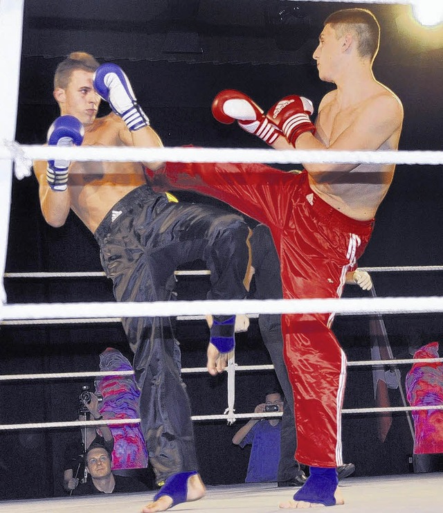 Beim Kickboxen wird mit Fusten und Fen attackiert.   | Foto: bingold