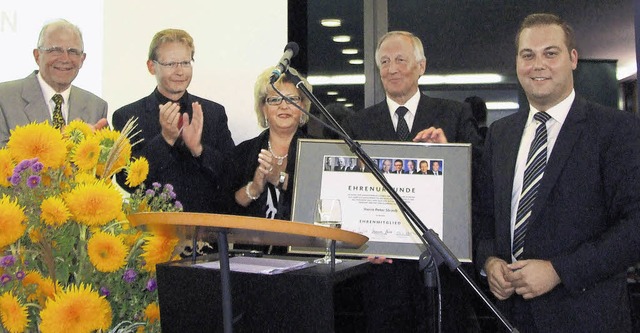 Peter Straub, (2. von rechts), wurde v...inger, Bettina Herth,Felix Schreiner.   | Foto: freudig