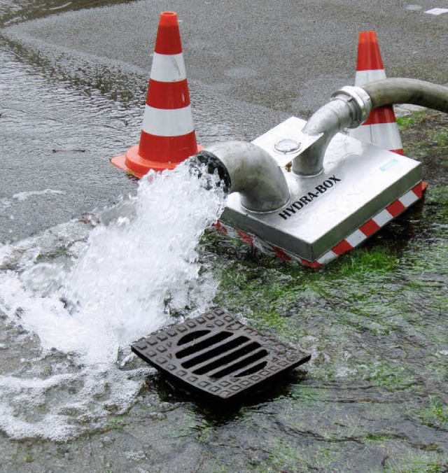 In Landwasser geht&#8217;s los. Das b...ser  fliet ber Hydranten wieder ab.   | Foto: privat