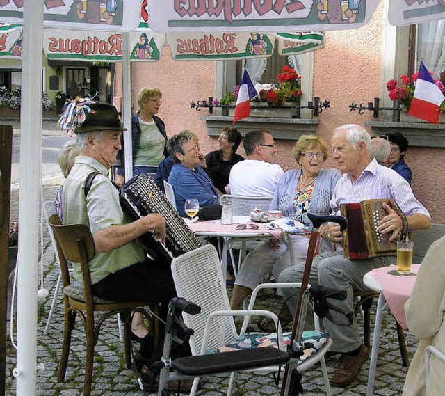 Schwungvolle Musik gab es in &#8222;Frankreich&#8220;.   | Foto: Christiane Sahli