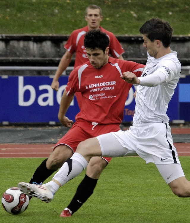 Driton Cermjani (Mitte) erzielte das 1:1.   | Foto: Kaufhold