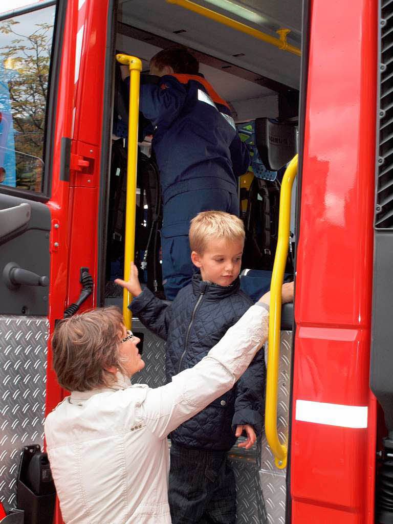 Auf groes Interesse nicht nur bei den Kleinen stie auch die Fahrzeugschau.