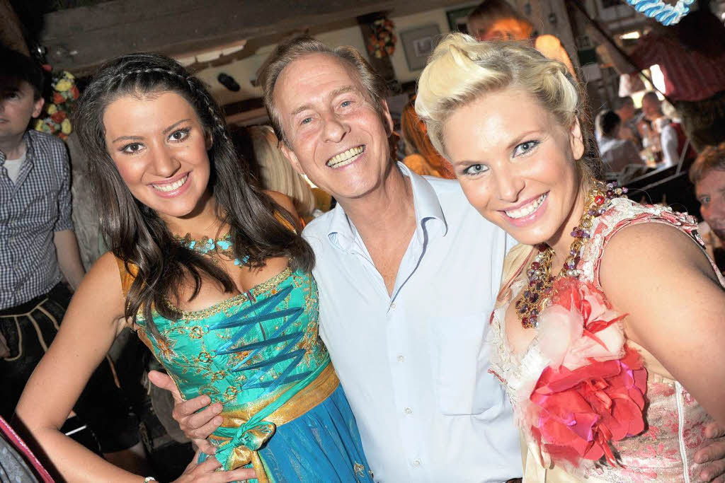 Das Model Ariadne Ioannou, der Sänger Michael Holm und das Model Alessandra Geissel (von links) Das Model Ariadne Ioannou, der Sänger Michael Holm und das Model Alessandra Geissel (von links)