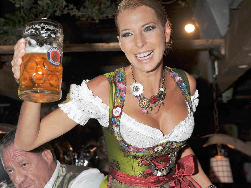 DJane und Ex-Dschungelcamp-Bewohnerin Giulia Siegel DJane und Ex-Dschungelcamp-Bewohnerin Giulia Siegel