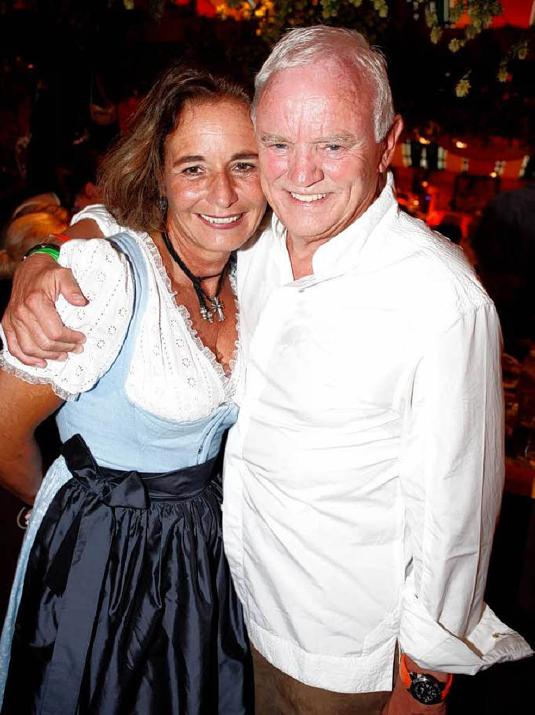 Der Designer Werner Baldessarini und seine Ehefrau Cathrin im Hippodrom-Festzelt Der Designer Werner Baldessarini und seine Ehefrau Cathrin im Hippodrom-Festzelt