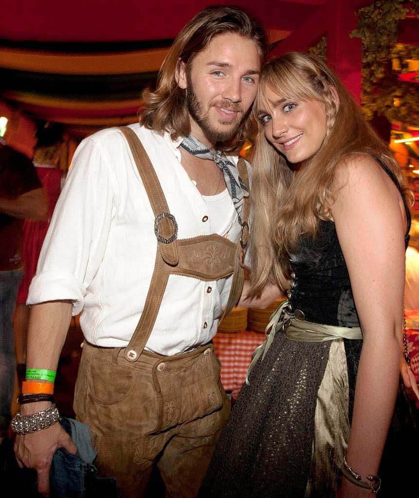 Der Musiker Gil Ofarim und Begleitung Der Musiker Gil Ofarim und Begleitung