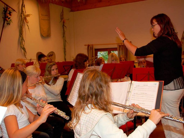 Das Jugendorchester &quot;LaLeWeGri&qu...ltung bei der &quot;Sichelhnki&quot;.  | Foto: Binner-Schwarz